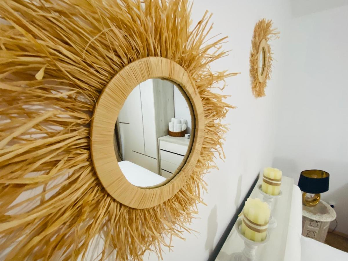 Home Away - Chic And Cozy Apartment Constanta Bagian luar foto